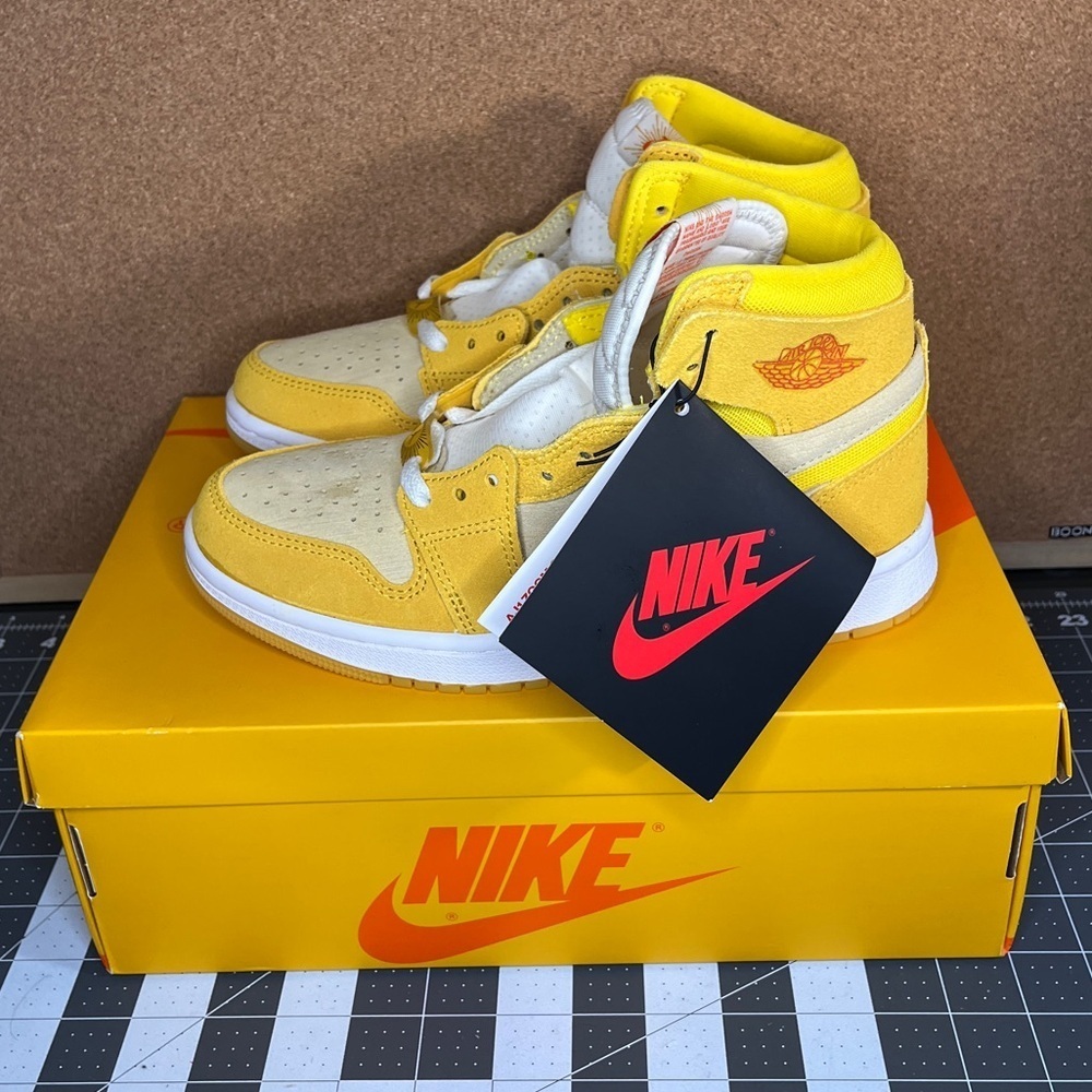 Jordan 1 high w Air Zoom cmft 2
Brand new - Picture 4 of 16